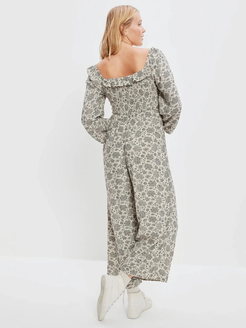 AMERICAN EAGLE WOMEN BEIGE FLORAL SMOCKED PUFF-SLEEVE JUMPSUIT - Picture 2 of 13